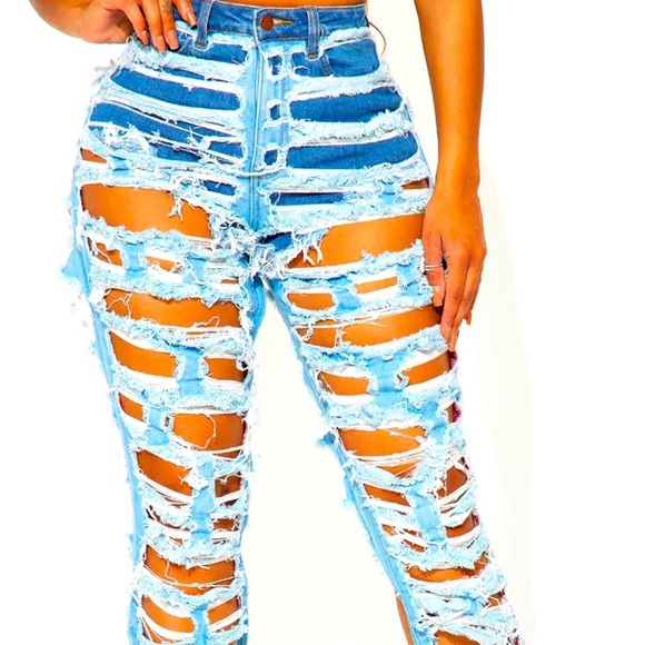 NWT Fashion Nova Destroyed Jeans Size 7 - Picture 1 of 10